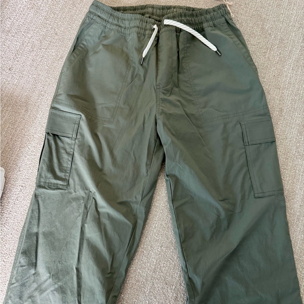 NWT green Vuori Birch joggers SZ Med